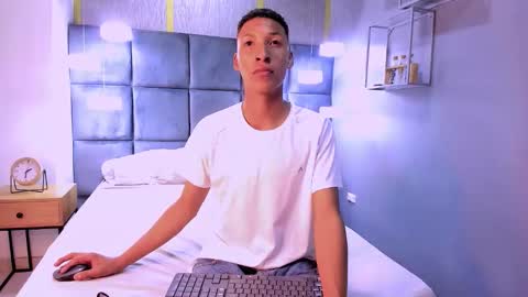 Domminick18 online show from November 1, 2025, 7:38 pm