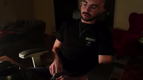 domtop_eric online show from February 4, 2026, 10:36 pm