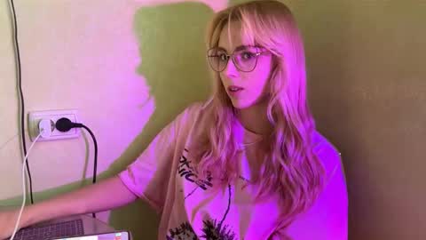 Karolina online show from October 6, 2025, 10:45 am