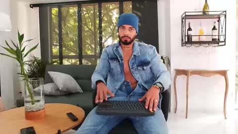 Snapshot of donn_cruz chatting on September 12, 2025, 3:23 pm Victor online show from September 12, 2025, 3:23 pm