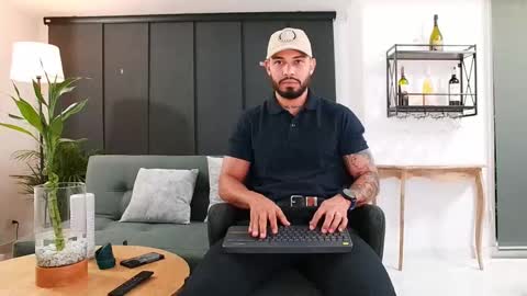 Snapshot of donn_cruz chatting on September 14, 2025, 2:44 am Victor online show from September 14, 2025, 2:44 am