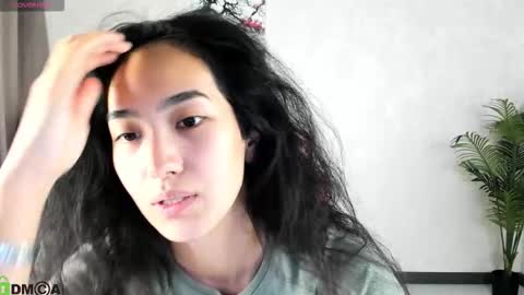 Snapshot of donnaa_drew chatting on September 20, 2025, 3:51 am Aura online show from September 20, 2025, 3:51 am