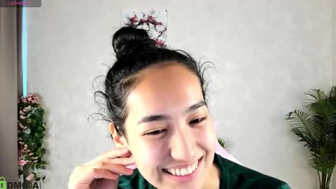 Snapshot of donnaa_drew chatting on September 26, 2025, 3:54 am Aura online show from September 26, 2025, 3:54 am