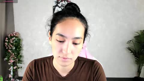 Snapshot of donnaa_drew chatting on November 3, 2025, 3:52 am Aura online show from November 3, 2025, 3:52 am