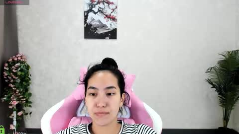 Snapshot of donnaa_drew chatting on November 5, 2025, 2:11 am Aura online show from November 5, 2025, 2:11 am