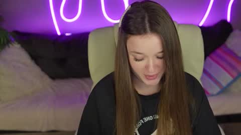 DONNA online show from November 19, 2025, 6:19 pm