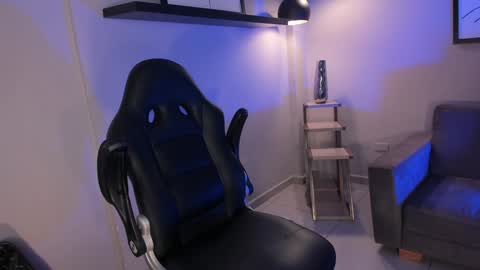 Snapshot of donnastonne chatting on January 21, 2025, 7:17 pm Donna Stonne online show from January 21, 2025, 7:17 pm