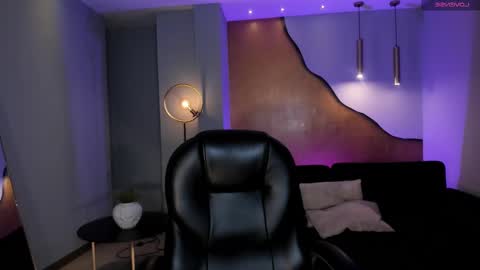 Snapshot of donnastonne chatting on March 4, 2025, 7:22 pm Donna Stonne online show from March 4, 2025, 7:22 pm