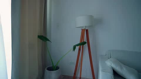 Donatella online show from April 14, 2026, 12:00 pm