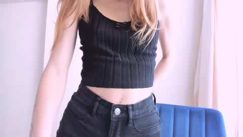 Snapshot of donteatcats_ chatting on November 4, 2025, 7:18 am Sam online show from November 4, 2025, 7:18 am