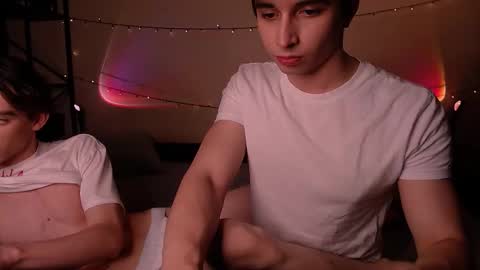 Snapshot of dontknowloool chatting on November 21, 2025, 7:45 pm EliotKenny online show from November 21, 2025, 7:45 pm