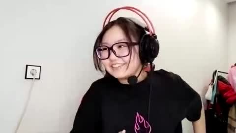 Snapshot of donyasalmi chatting on March 3, 2026, 5:30 pm donya online show from March 3, 2026, 5:30 pm