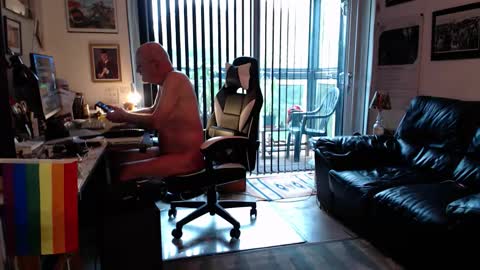 dopeleaf2 online show from October 15, 2025, 9:53 am