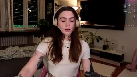 Snapshot of dorfmatratze_ chatting on June 6, 2026, 6:18 am Alice online show from June 6, 2026, 6:18 am