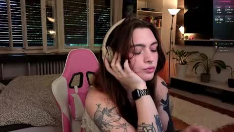 Snapshot of dorfmatratze_ chatting on June 8, 2026, 4:57 am Alice online show from June 8, 2026, 4:57 am