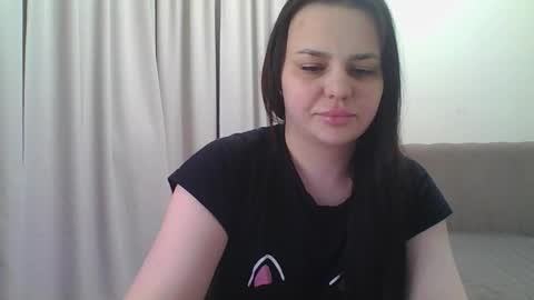 Snapshot of dori_cutie chatting on February 22, 2026, 5:33 pm dori_cutie online show from February 22, 2026, 5:33 pm