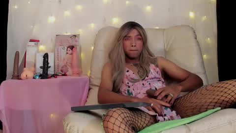 Snapshot of dorian_lev chatting on December 26, 2024, 11:24 pm Nicolle online show from December 26, 2024, 11:24 pm