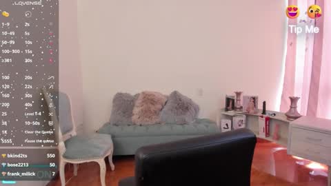 Snapshot of dorian_lev chatting on March 3, 2025, 4:46 pm Nicolle online show from March 3, 2025, 4:46 pm