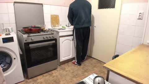 Snapshot of doriancretu95 chatting on March 10, 2025, 6:12 pm menu below online show from March 10, 2025, 6:12 pm