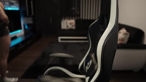 Dorian Reyes online show from February 19, 2025, 3:28 am