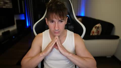 Dorian Reyes online show from September 25, 2025, 12:36 am