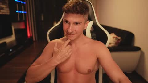 Dorian Reyes online show from July 4, 2026, 11:11 pm