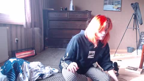 Snapshot of dosbox98 chatting on January 19, 2025, 10:39 am stupid ass online show from January 19, 2025, 10:39 am