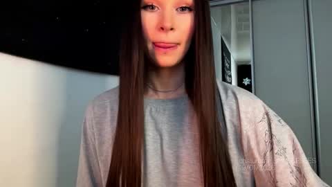 MOLLYYYY dont forget to give me a thumb up online show from January 19, 2026, 7:56 am