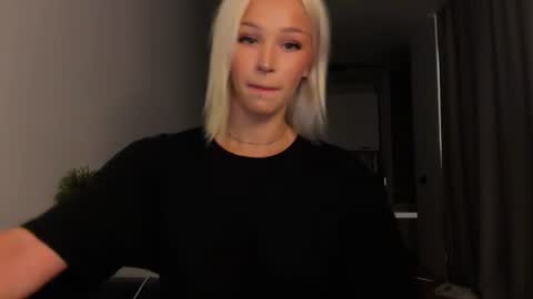 MOLLYYYY dont forget to give me a thumb up online show from June 23, 2026, 9:29 am