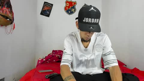 Snapshot of douglas_gallegos chatting on February 26, 2025, 12:49 am douglas_gallegos online show from February 26, 2025, 12:49 am