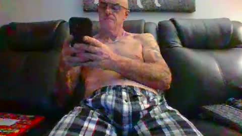 doum1122 online show from November 18, 2025, 12:49 am
