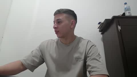 draco_boy2000 online show from October 4, 2025, 9:13 pm