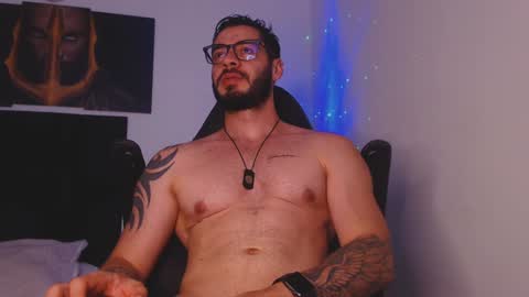 drake_cole11 online show from December 8, 2024, 5:44 pm