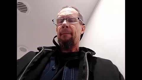 Snapshot of drakefimon chatting on December 5, 2025, 7:43 pm drakefimon online show from December 5, 2025, 7:43 pm