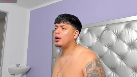 Snapshot of drakenn_ chatting on October 18, 2025, 12:06 pm drakeeee online show from October 18, 2025, 12:06 pm