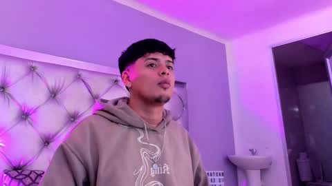 Snapshot of drakenn_ chatting on November 27, 2025, 1:24 pm drakeeee online show from November 27, 2025, 1:24 pm