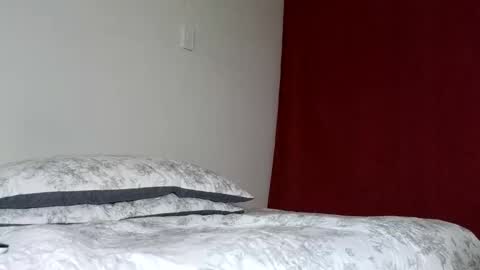 Snapshot of drakesonxx chatting on April 22, 2026, 10:06 am Andrs Independent Model online show from April 22, 2026, 10:06 am
