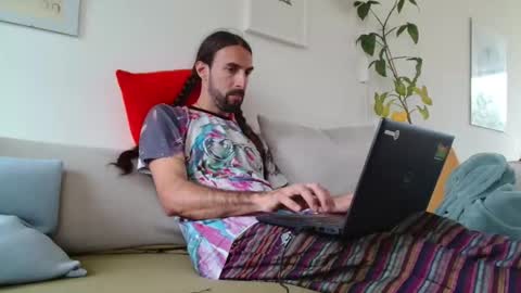 new profile Aircum99  online show from May 8, 2026, 1:05 pm