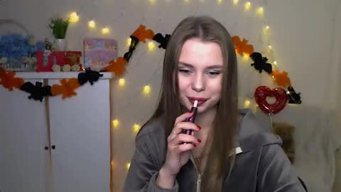 Snapshot of dream_mari chatting on October 15, 2025, 6:13 am Mari online show from October 15, 2025, 6:13 am