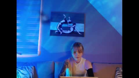 Snapshot of dreamcatcherfantasy chatting on January 17, 2025, 7:51 am A girl online show from January 17, 2025, 7:51 am