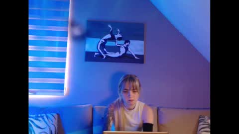 Snapshot of dreamcatcherfantasy chatting on January 17, 2025, 10:55 am A girl online show from January 17, 2025, 10:55 am