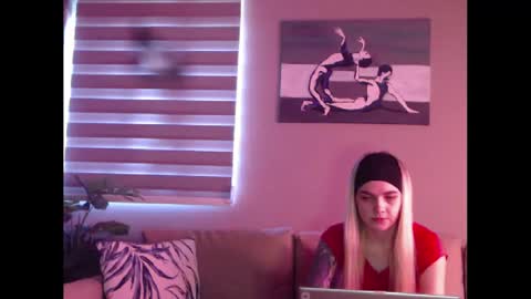 Snapshot of dreamcatcherfantasy chatting on January 27, 2025, 8:07 am A girl online show from January 27, 2025, 8:07 am