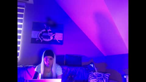 Snapshot of dreamcatcherfantasy chatting on January 28, 2025, 7:43 am A girl online show from January 28, 2025, 7:43 am