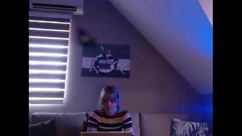 Snapshot of dreamcatcherfantasy chatting on February 11, 2025, 8:15 am A girl online show from February 11, 2025, 8:15 am