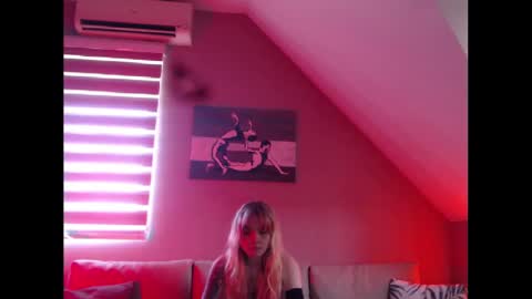 Snapshot of dreamcatcherfantasy chatting on February 25, 2025, 8:25 am A girl online show from February 25, 2025, 8:25 am