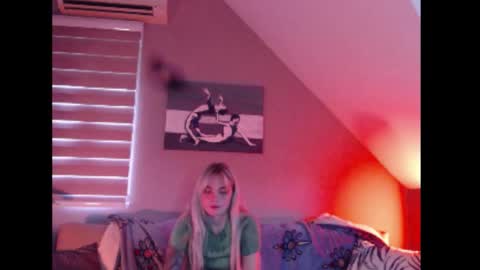 Snapshot of dreamcatcherfantasy chatting on November 8, 2025, 8:25 am A girl online show from November 8, 2025, 8:25 am