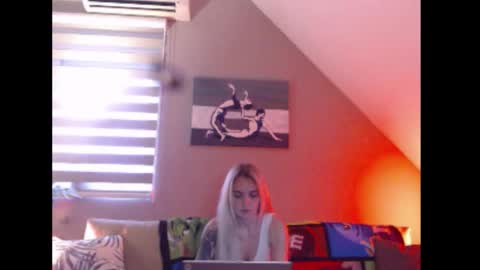 Snapshot of dreamcatcherfantasy chatting on November 27, 2025, 8:05 am A girl online show from November 27, 2025, 8:05 am