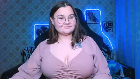 dreamforyoue2 online show from October 14, 2025, 7:36 pm