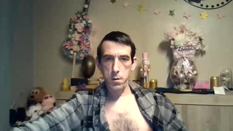 dreamguy38 online show from December 1, 2025, 4:17 am