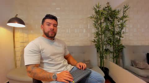 Snapshot of dreammr1 chatting on January 14, 2025, 10:34 pm cris online show from January 14, 2025, 10:34 pm